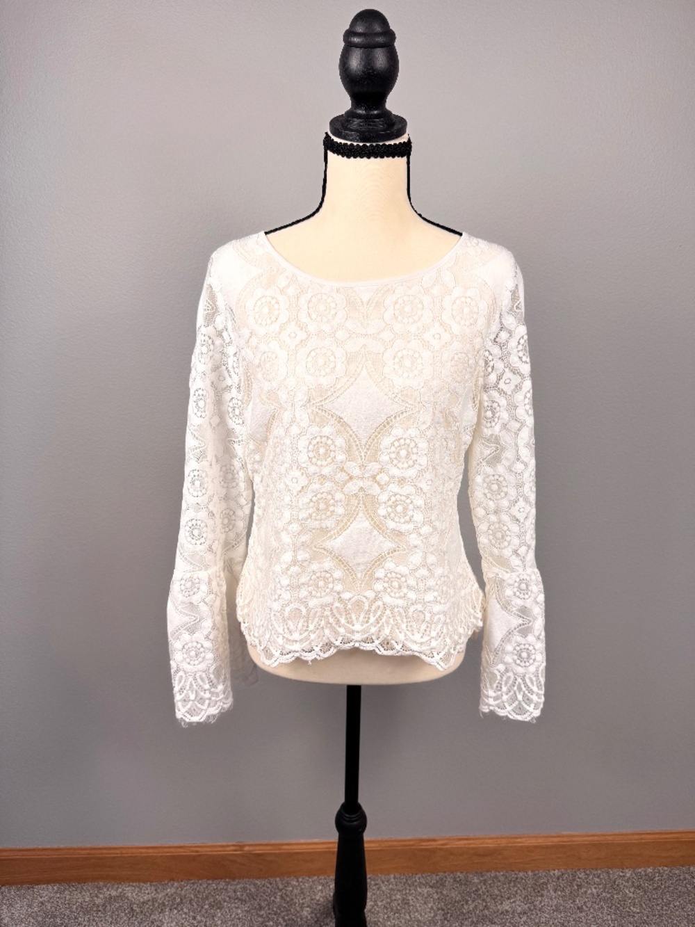 Vince Camuto White Floral Lace Long Sleeve Bell Sleeve Top Size S